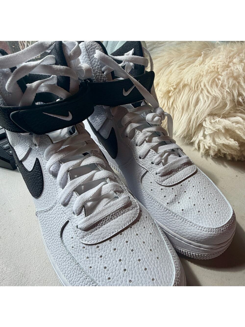 Nike Air Force 1 High '07 shoes in new-in-box Size 13